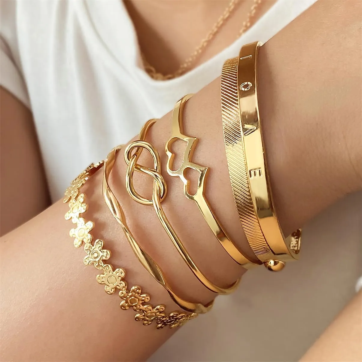 19Pcs Gold Bangle Bracelets Set for Women Boho Multi Layer Stack Textured Bracelets Indian Chunky Bangle Bracelet for Women Teen
