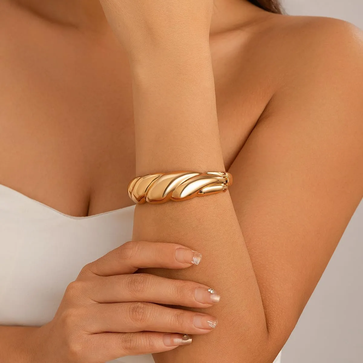 Gold Bangle Bracelets for Women Gold Plated Wide Wire Chunky Cuff Bracelets Trendy Hinged Cuff Open Wide Chunky Gold Bracelet Irregular Minimalist Bangle Jewelry