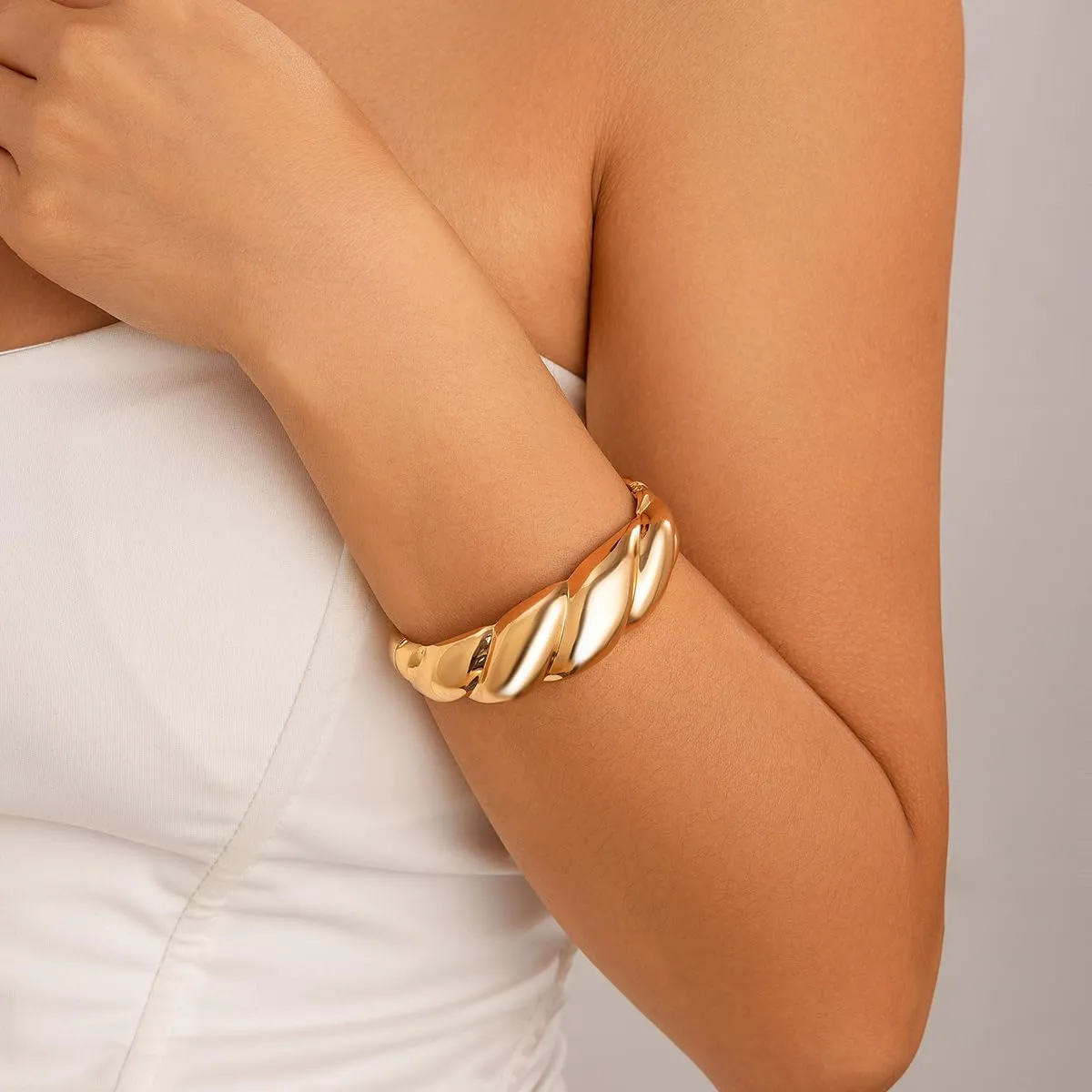 Gold Bangle Bracelets for Women Gold Plated Wide Wire Chunky Cuff Bracelets Trendy Hinged Cuff Open Wide Chunky Gold Bracelet Irregular Minimalist Bangle Jewelry