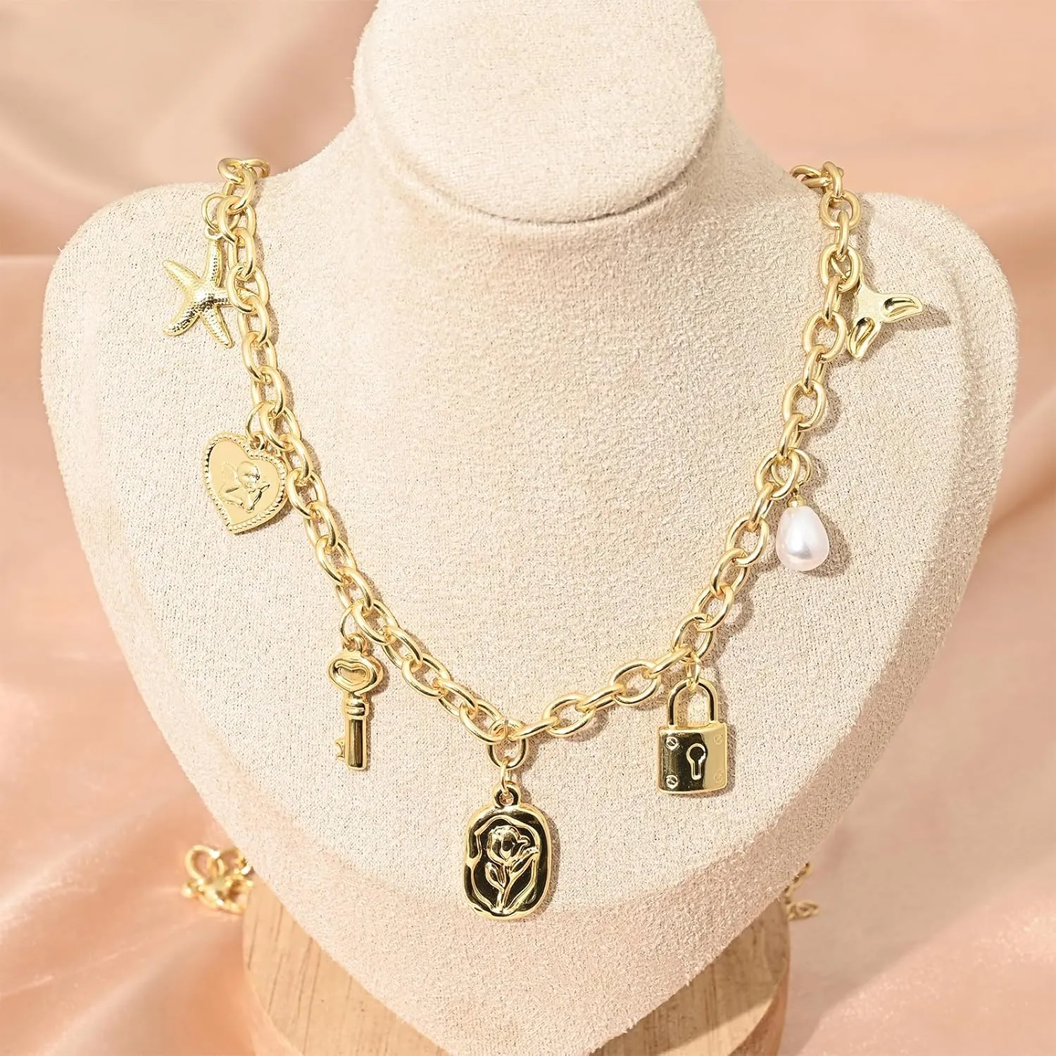 Gold Charm Necklace for Women Boho Shell Conch Starfish Charm Heart Square Pendant Necklace Summer Beach Jewelry Gifts for Women
