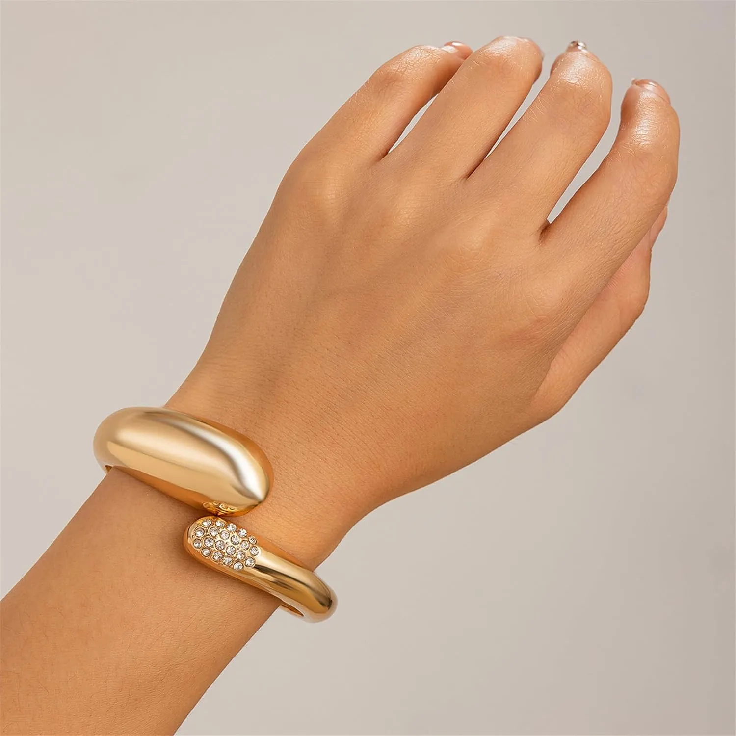 KOLODOGO 2pcs Chunky Gold Cuff Bracelet for Women 18K Gold Plated Bangle Bracelets Gold Silver Minimalist Irregular Bracelets Open Wide Wrist Cuff Bracelet Fashion Costume Jewelry