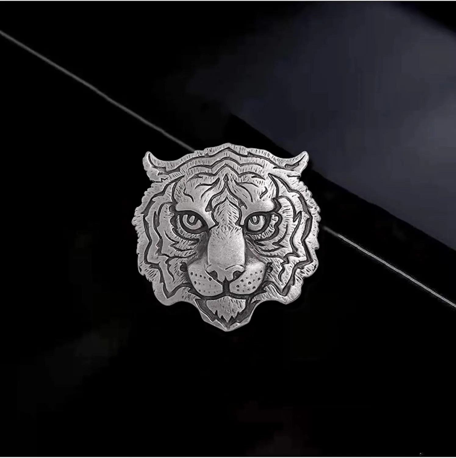 Rhinestone Tiger Head Brooch Pins for Men,Silver Animal Lapel Pins, Charm Lion Wolf Coat Collar Vintage Lapel Safety Pin Safety Pin Suit Accessory