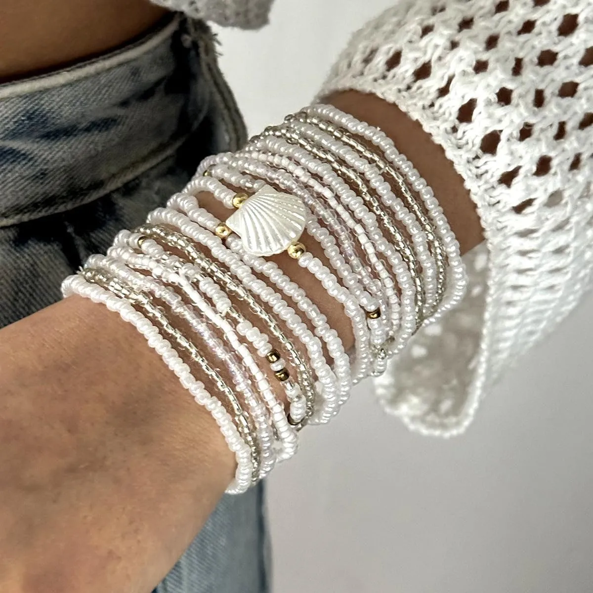 Shell Beaded Bracelet for Women Boho Colorful Beads Bracelets Adjustable Elastic Beach Jewelry Bohemian Stackable Summer Bracelets Tropical Charm Bracelet Beach Vacation Accessories for Women