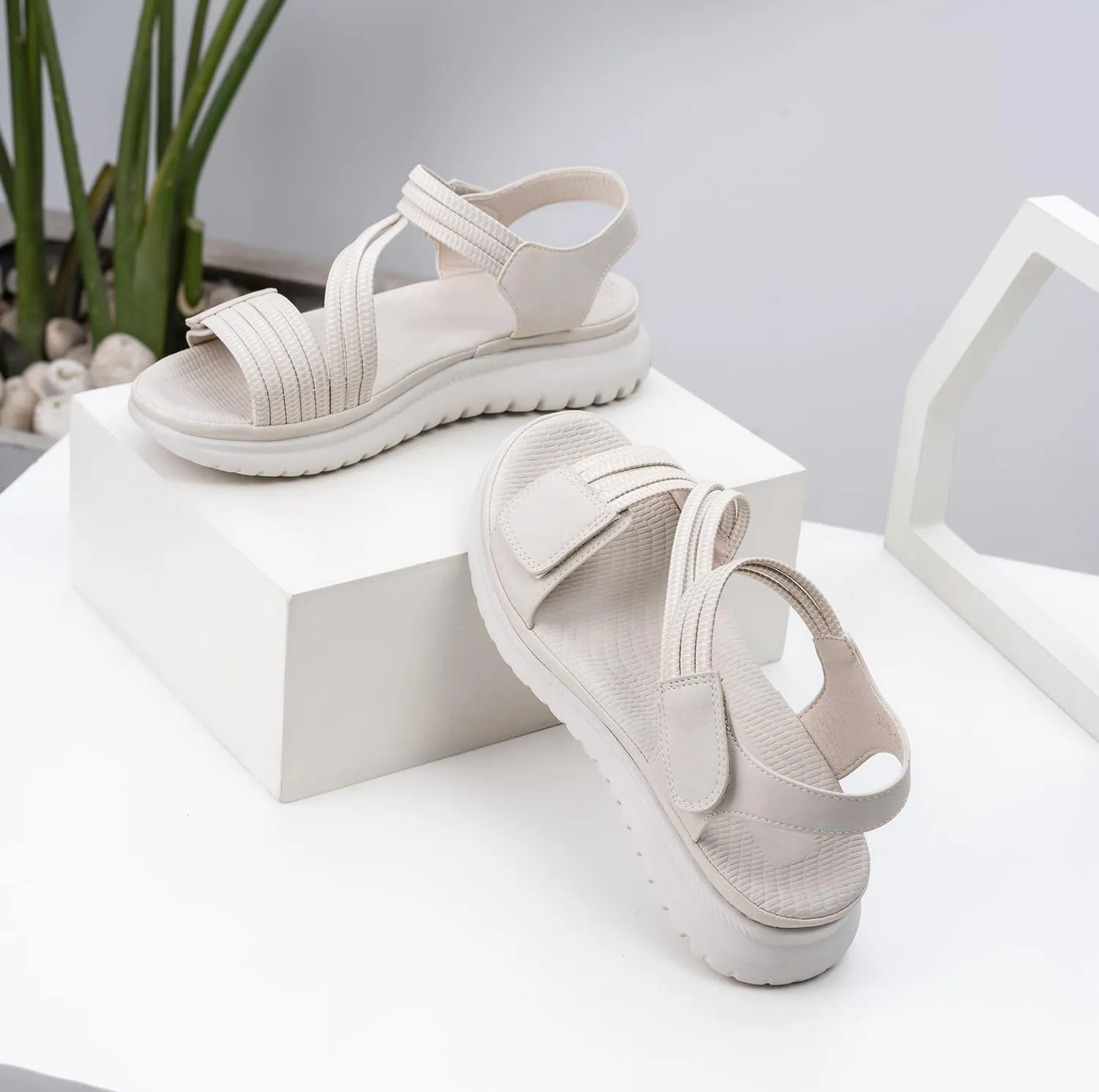 Womens Comfortable Lightweight Outdoor Sport Walking Sandals 2024 Casual Arch Support Sandals Summer Athletic Hiking Sandals Beach Shoes Fashion Non-slip Sandals Water Shoes