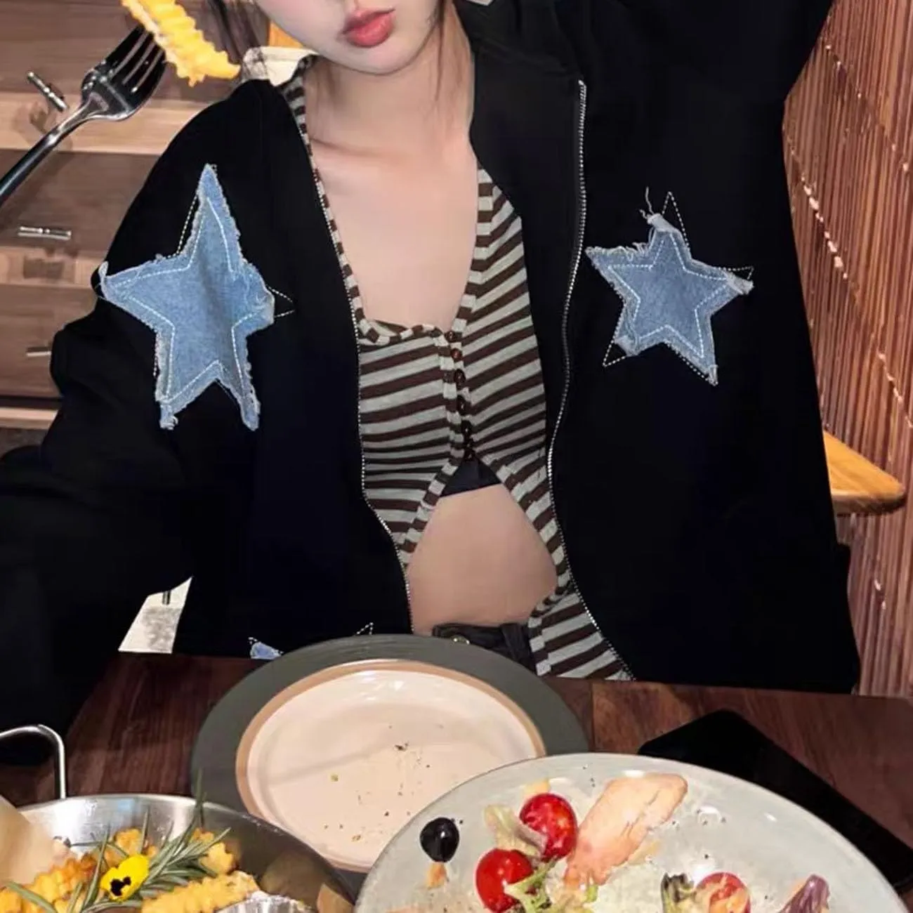 Y2K Hoodie Women Men Graphic Hoodies Aesthetic Jacket Harajuku Oversized Sweatshirt Fashion Gothic Clothes.