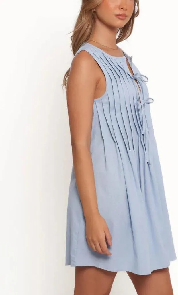 yoeasy Women's V Neck Sleeveless Mini Dress Tie Front Casual Loose Summer Pleated Swing Flowy Sundress